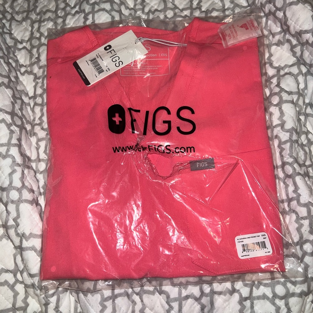 BNWT FIGS Caterina hot pink